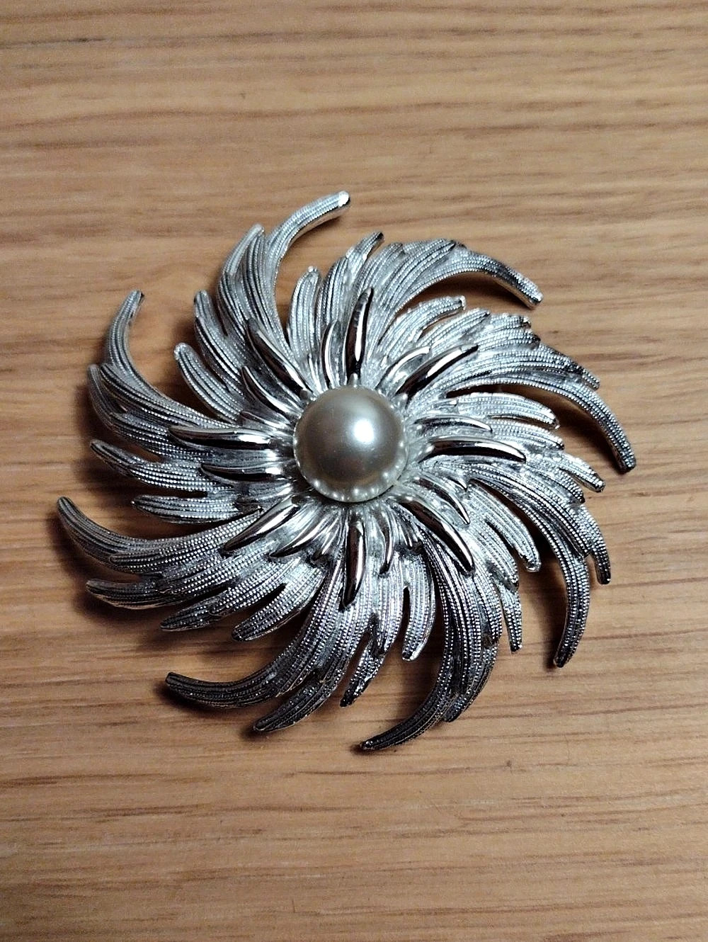 Sarah Coventry Silver-Tone Swirl Starburst Faux Pearl Brooch